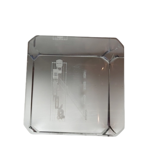 Clear glass paperweight I love New York cityscape - Picture 4 of 9